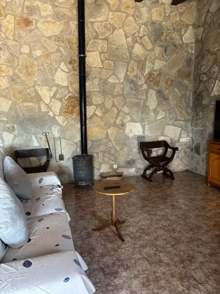 Se alquila acogedor chalet de estilo rústico de 110m construidos , ideal para quienes buscan tranquilidad, comodidad y espacio, tanto para v — photo 7