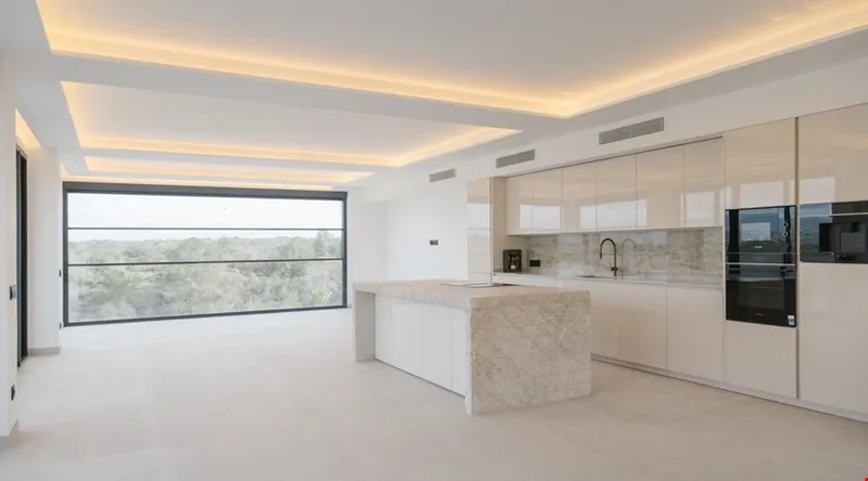 Contemporary three-bedroom designer villa with infinity pool in Palma — photo 1