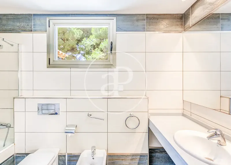This 470 m² beachfront house in Puerto de Alcudia is a wonderful place to enjoy relaxing holidays by the sea — photo 9