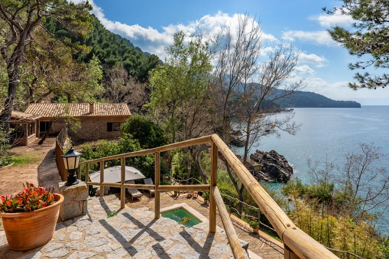 House with Sea Access in Alconasser — photo 1