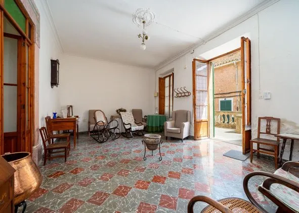 Detached house in Calle Llarg, Santa Maria del Cami — photo 1