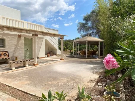 Charismatic finca with garage and casita on the outskirts of Sant Llorenç — photo 1