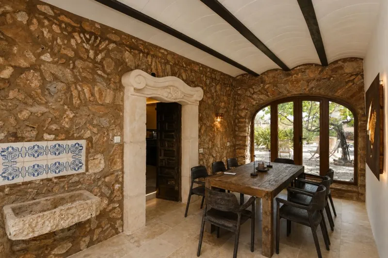 Charming country house with characterful interiors, a beautiful garden and a separate [...] — photo 7