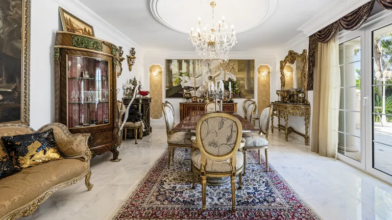 Exceptional villa in Badia Blava with large pool terrace and elegant furnishings — photo 7