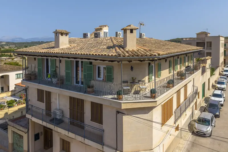 Serneholt Estate presenta en exclusiva este espectacular ático en Montuïri, que disfruta de excepcionales vistas panorámicas de 360 grados s — photo 1