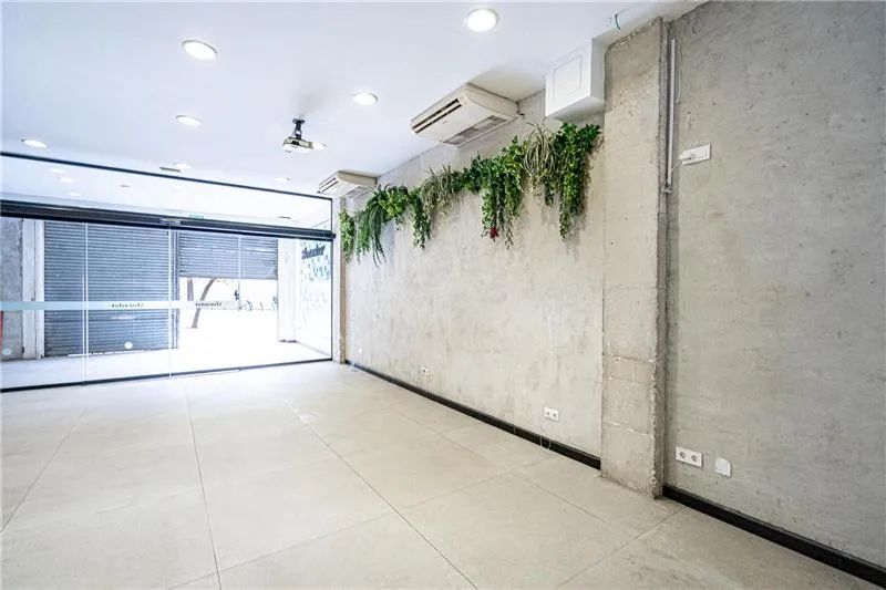 Ground-floor premises in a busy area of Son Cotoner — photo 2