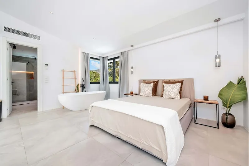 Modern Palmanova Villa with Pool, Tropical Garden & Big Outdoor Living — photo 6
