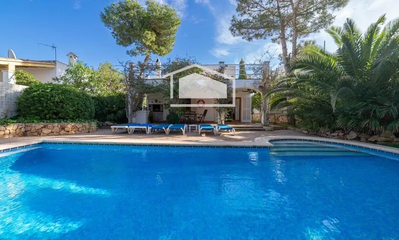 Chalet in Cala D'Or, with 219 m2, 3 bedrooms, 2 bathrooms and pool — photo 1