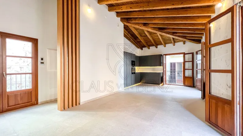 Elegant luxury penthouse in the best central old town location in Palma de Mallorca — photo 6
