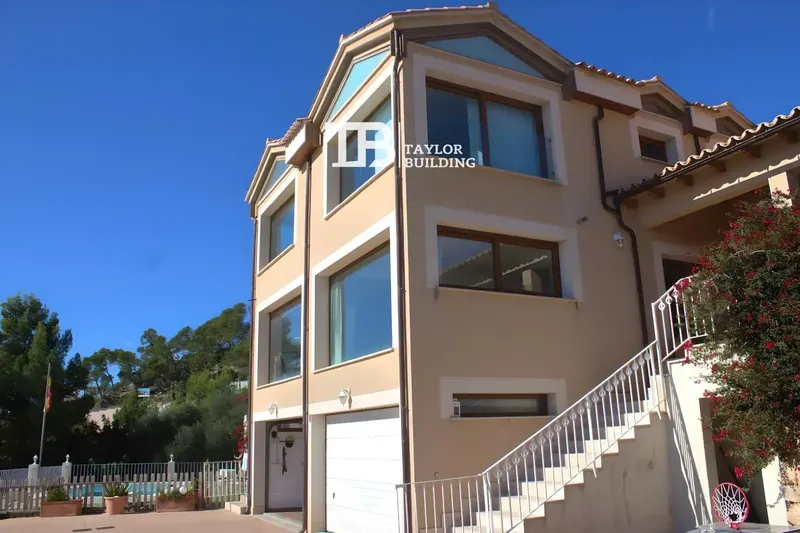 TaylorBuilding Real Estate sells this incredible detached house in Bunyola, in the Sa Font Seca urbanization, with 8 bedrooms and — photo 5