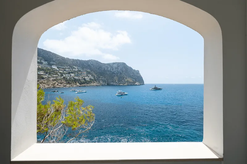 Seafront apartment with direct access in Cala LLamp — photo 2