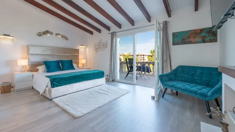Villa with pool, sea view and a lot of potential in quiet area of Sol de Mallorca — photo 8