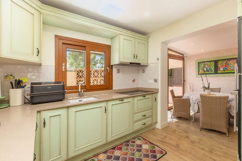 Mediterranean family villa in a prime residential location — photo 7