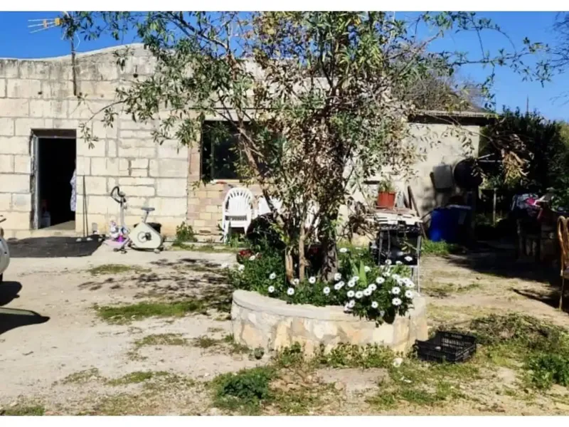 Country house in Inca to renovate, has 300 m² usable but there is a project from Inca city council to build 500 m² more, in total — photo 1