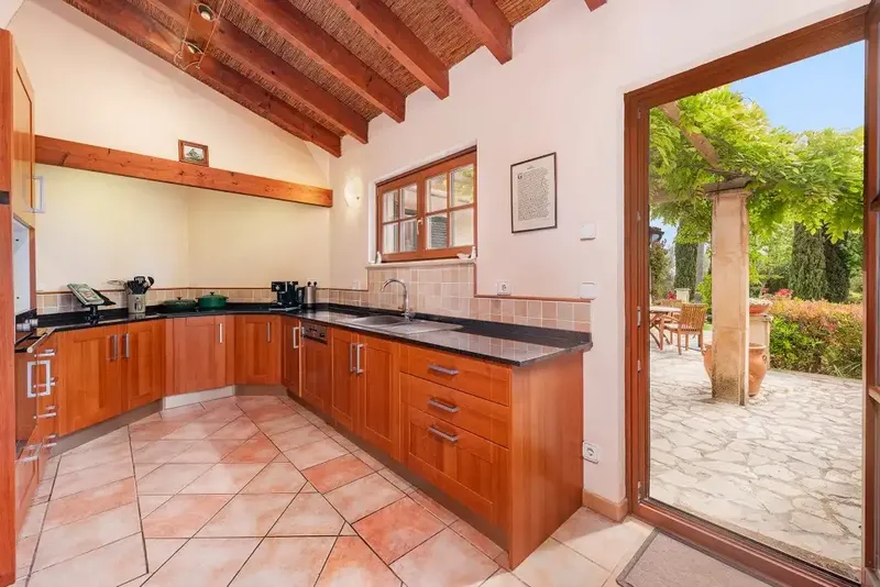 This attractive finca occupies a large plot of about 8,000m2 and is offered for sale in a quiet area of Moscari. It has a guest apartment — photo 7