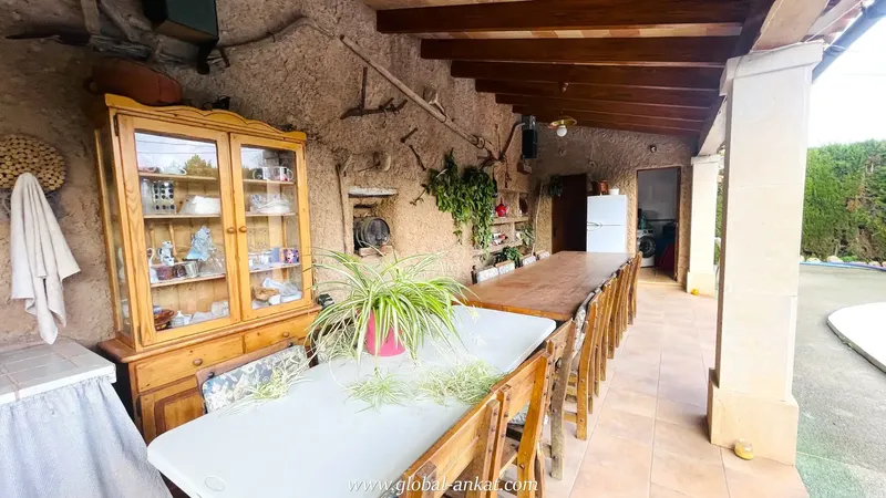 Immerse yourself in the authenticity of Mallorca in this charming estate, located in the picturesque village of Cas Concos. With an area of 16.9 — photo 3