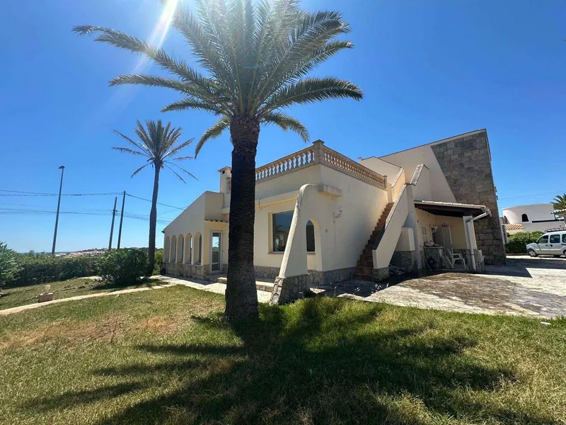 Mallorcan villa with exclusive renovation project with pool and sea views — photo 3