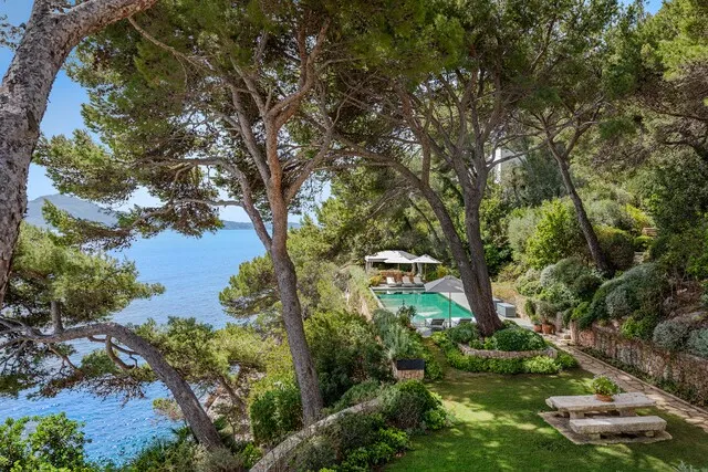 Exclusive frontline estate with direct sea access for sale in Formentor, North Mallorca — photo 10