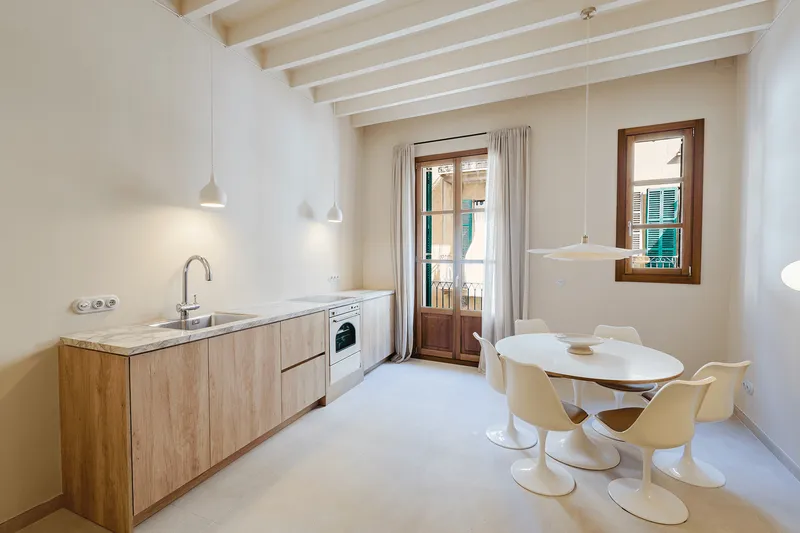 Renovated townhouse with terrace in Palma de Mallorca old town — photo 11