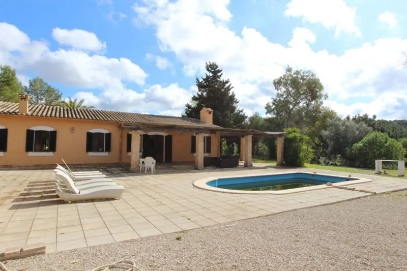 House — photo 1