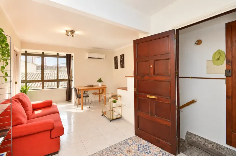 Este encantador ático dúplex con terraza privada se encuentra en una de las zonas más codiciadas de Palma de Mallorca: Portixol, en segunda  — photo 3