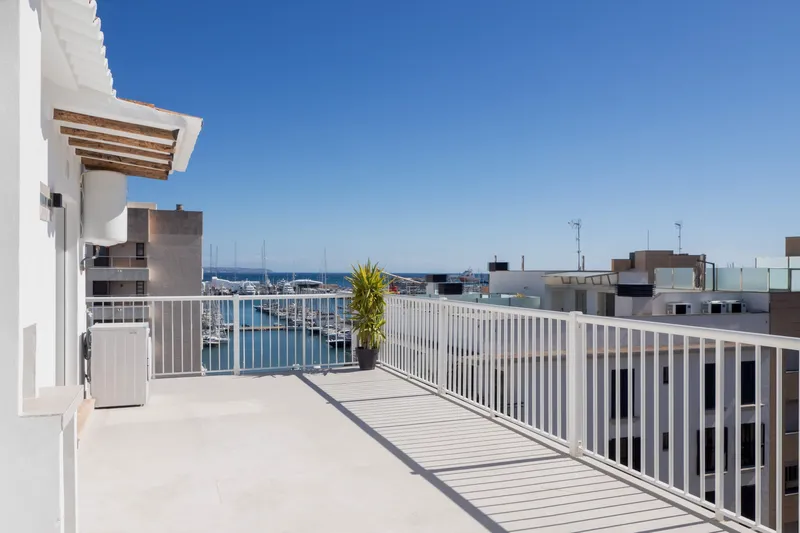 Renovated penthouse with large terrace and sea views in Santa Catalina — photo 1