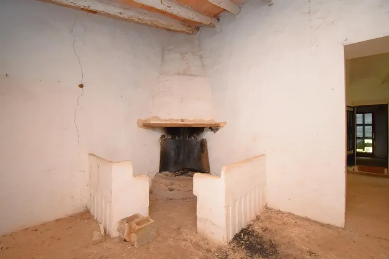 Rustic estate with a plot of 50,419 m² in Muro — photo 12