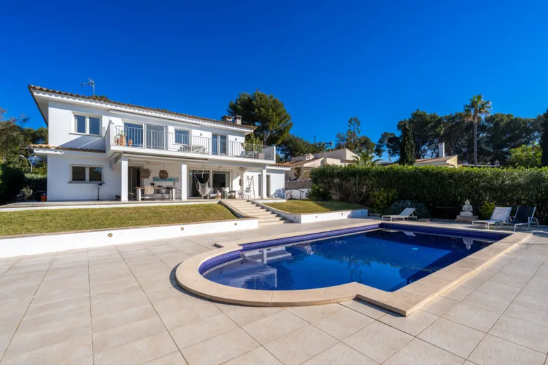 Stylish villa with pool and garden in quiet residential area - Villa with pool and garden (12659) — photo 3