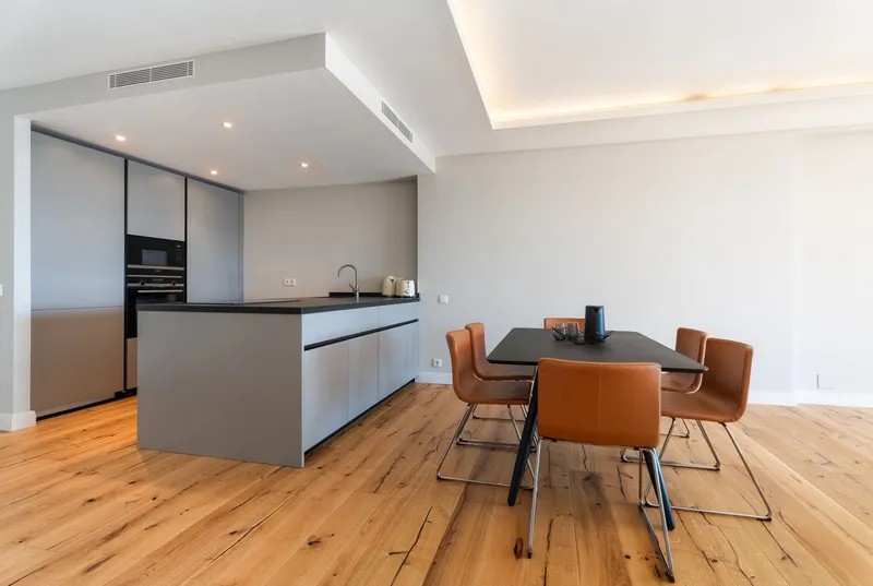 Modern sea view apartment in Paseo Maritimo — photo 9