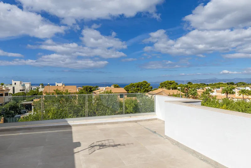 Villa in Puig de Ros - Roof terrace with partial sea views over the Bay of Palma — photo 1