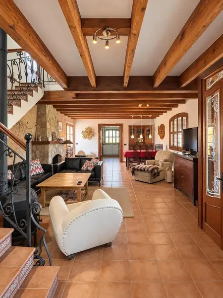 Available for seasonal rental from 1 November to 30 April. — photo 4