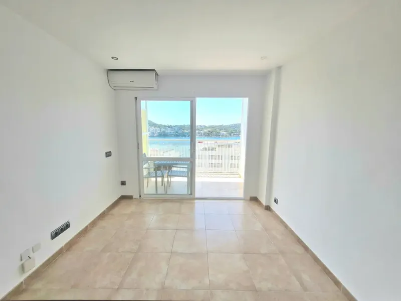 Charming apartment with dreamlike sea views in Santa Ponsa — photo 3