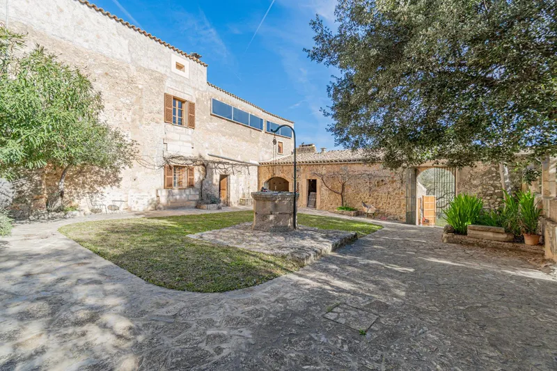 Traditional villa with views — photo 6