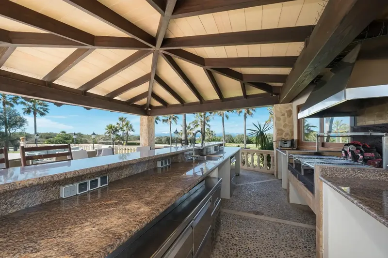 Impressive rustic estate 300 m from the sea, with spectacular views of Alcudia Bay and mountains, with approx. 14,280 m2 of land — photo 10