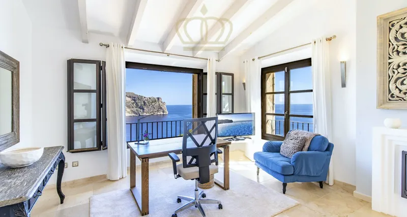 Luxurious first-line sea view villa with pool in Port Andratx - for rent — photo 5