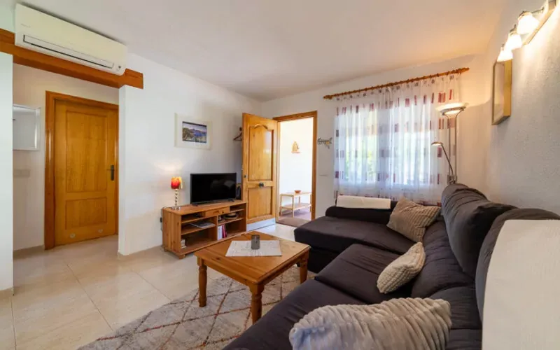 Well-kept semi-detached house with wraparound garden and roof terrace in Cala Murada — photo 4