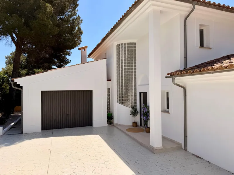 Mediterranean living in an elegant renovated villa in Santa Ponsa — photo 11