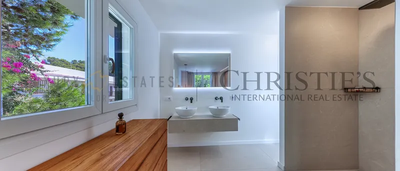 Exclusive penthouse in Santa Ponsa directly on the beach with panoramic views and direct access to the ocean — photo 5