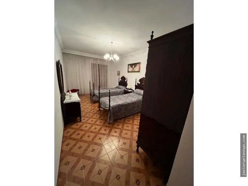 Rental of penthouse on Calle de l'Arquitecte Gaudí — photo 10