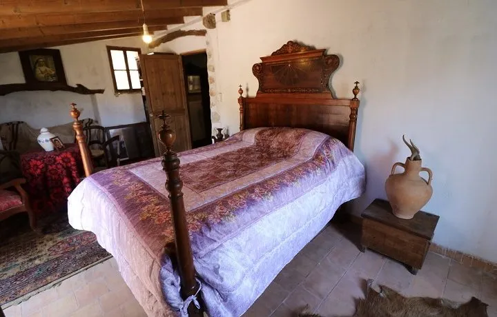 Impressive estate with water pond and sea view — photo 12
