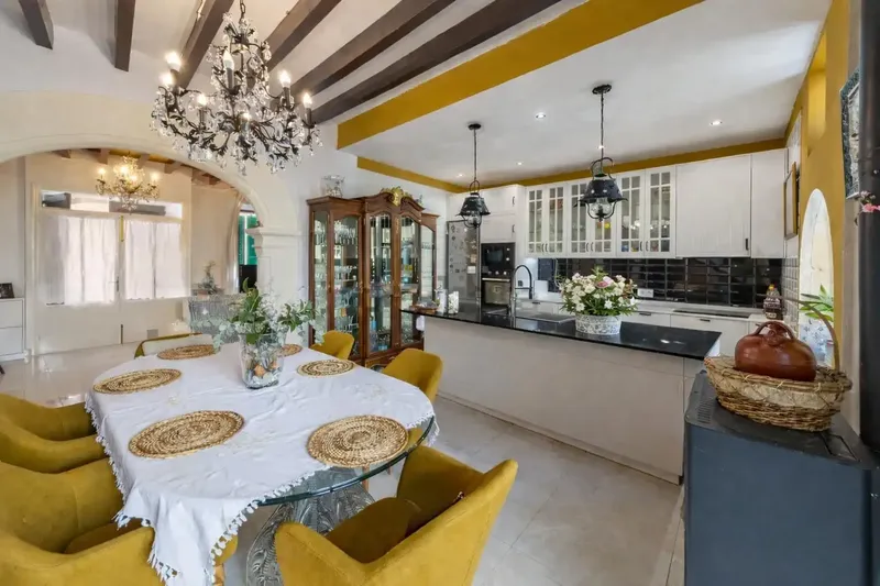 Charming village house with a total of 217m2 of Mallorcan soul and views of the Sierra de Tramuntana in the heart of Campanet — photo 5