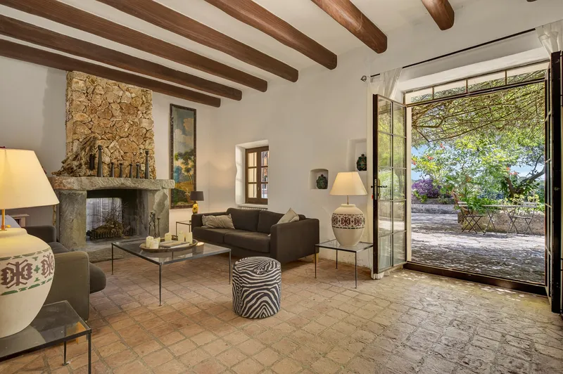 Historic stone finca with traditional character near Felanitx — photo 11