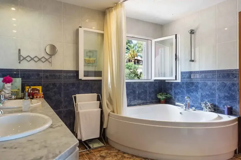 Beautiful chalet with pool and open views in a quiet residential area of the charming village of Palmanova — photo 9