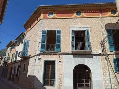 Stunning sixteenth-century Mallorcan palace with garden and pool situated in the historic centre of Sóller — photo 1
