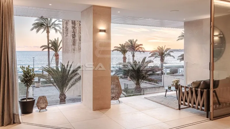 Designer apartment on the first sea line with sea access — photo 1