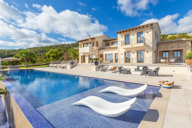 Luxury villa with sensational views on 100,000 m² of land — photo 2