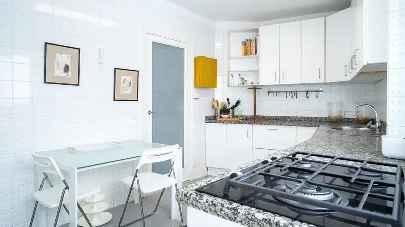 Amplio apartamento de aprox. 145 m² construidos, situado en una zona residencial céntrica y tranquila de Son Armadans, a pocos minutos a pie — photo 8