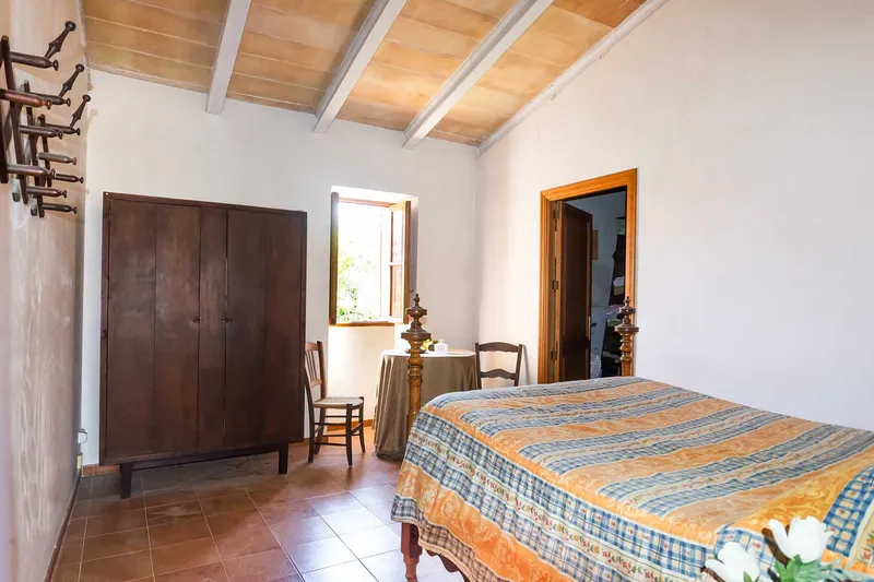 Sineu – Partially Renovated Village House for Expansion — photo 12