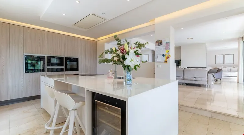 Refurbished five-bedroom villa with a rare flat garden for sale in Camp de Mar — photo 6