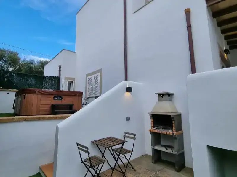 Villa independiente renovada con piscina, jacuzzi y licencia vacacional para 8 plazas en Cala Murada. — photo 6